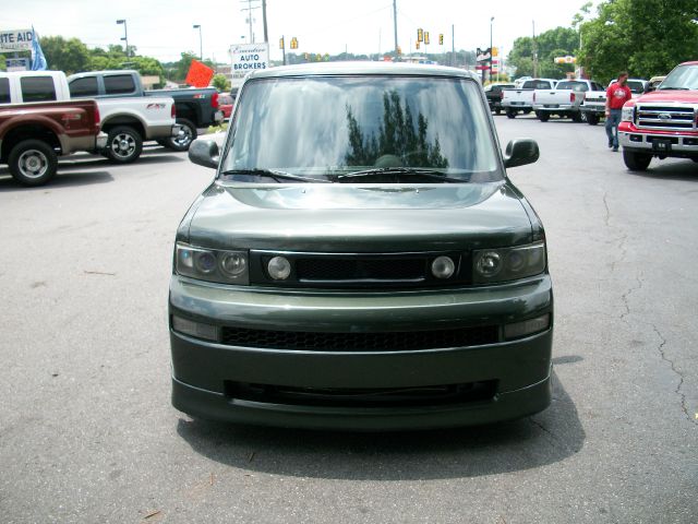 2005 Scion xB SW2