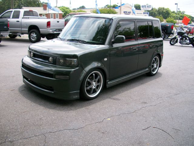 2005 Scion xB SW2
