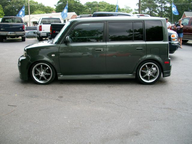 2005 Scion xB SW2