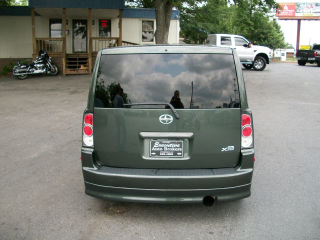 2005 Scion xB SW2