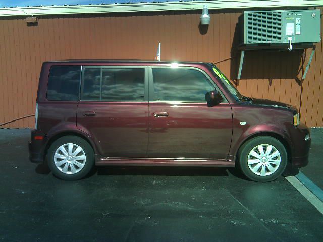2005 Scion xB SW2
