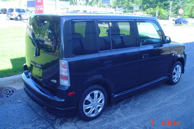 2005 Scion xB SW2