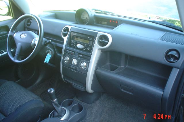 2005 Scion xB SW2
