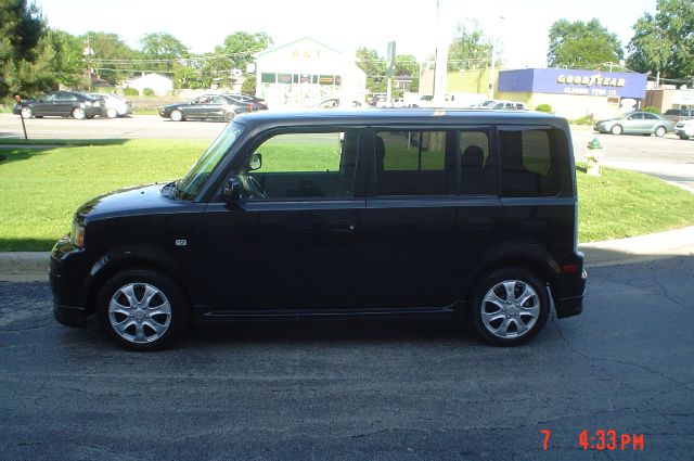 2005 Scion xB SW2
