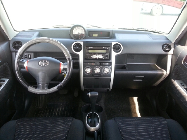 2005 Scion xB SW2