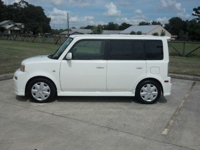 2005 Scion xB SW2