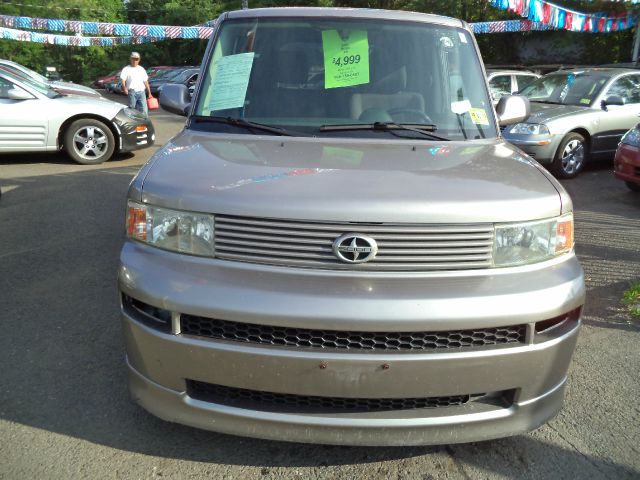 2005 Scion xB SW2