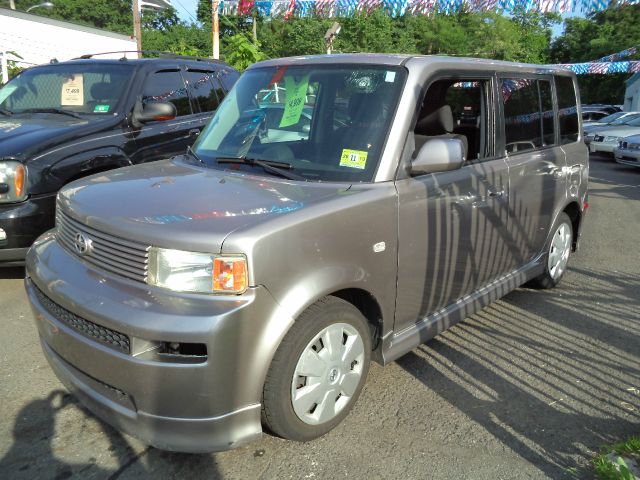 2005 Scion xB SW2