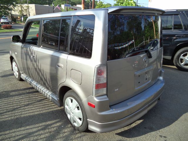 2005 Scion xB SW2
