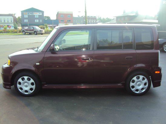 2005 Scion xB SW2
