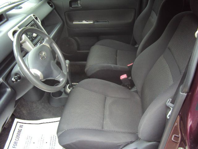 2005 Scion xB SW2