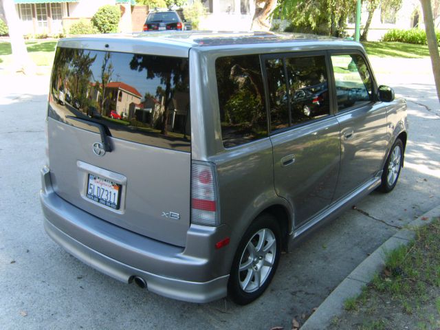 2005 Scion xB SW2