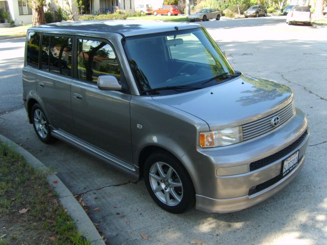 2005 Scion xB SW2