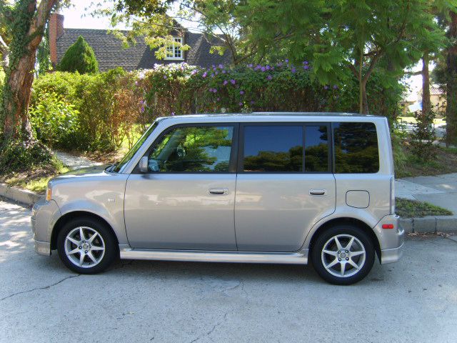 2005 Scion xB SW2