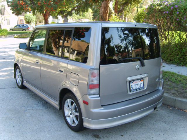 2005 Scion xB SW2