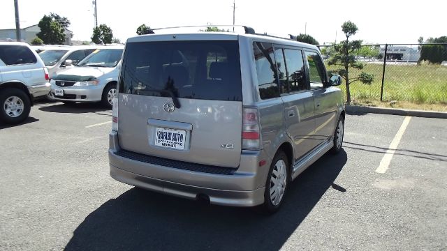 2005 Scion xB SW2