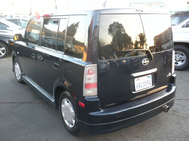2005 Scion xB SW2