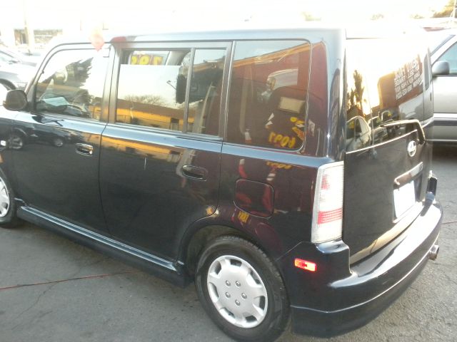 2005 Scion xB SW2