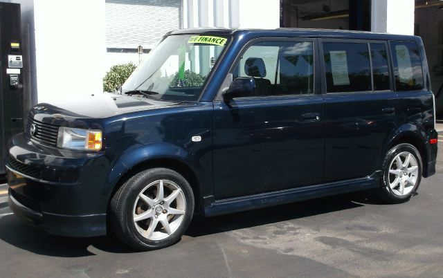 2005 Scion xB SW2