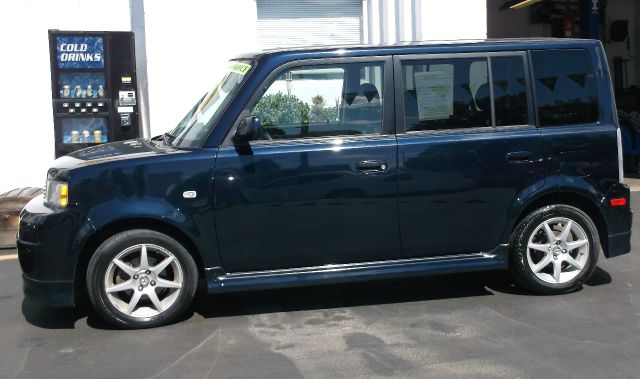 2005 Scion xB SW2