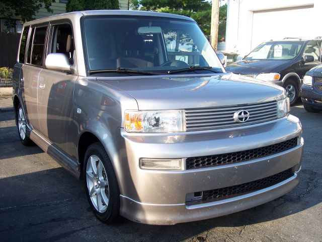 2005 Scion xB SW2