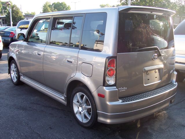 2005 Scion xB SW2