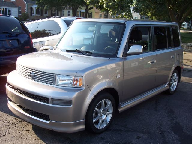 2005 Scion xB SW2
