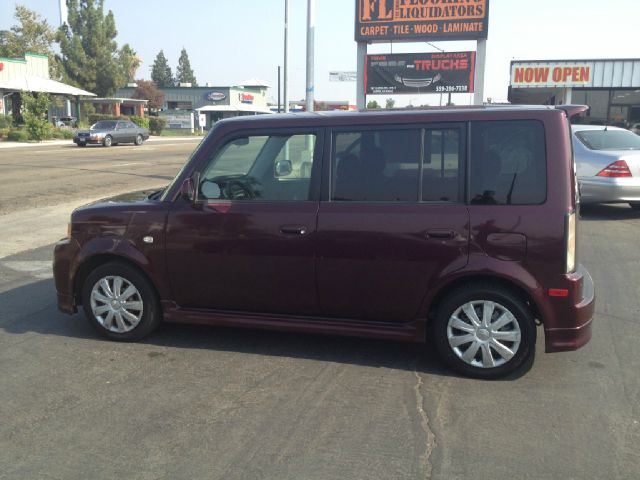 2005 Scion xB SW2