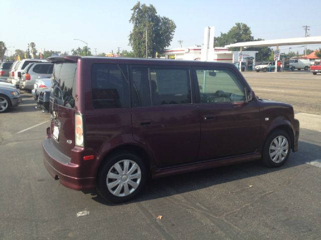2005 Scion xB SW2
