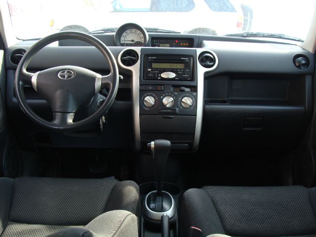 2005 Scion xB SW2