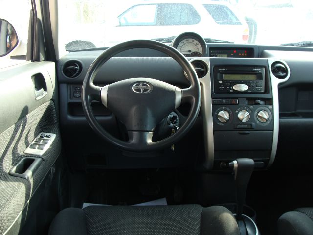2005 Scion xB SW2