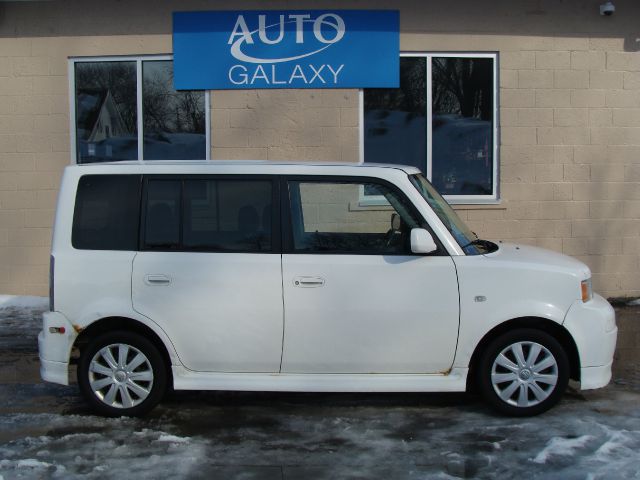2005 Scion xB SW2