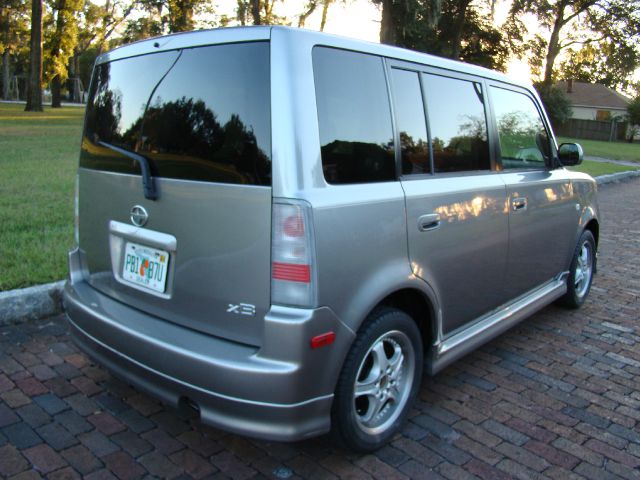 2005 Scion xB SW2