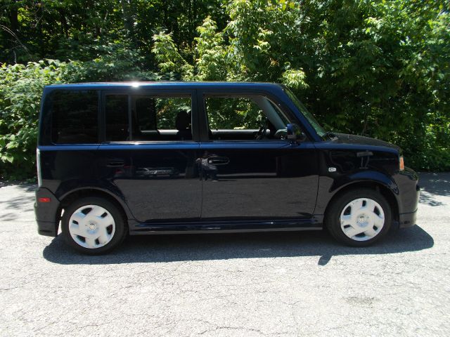 2005 Scion xB SW2