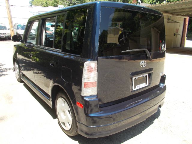 2005 Scion xB SW2