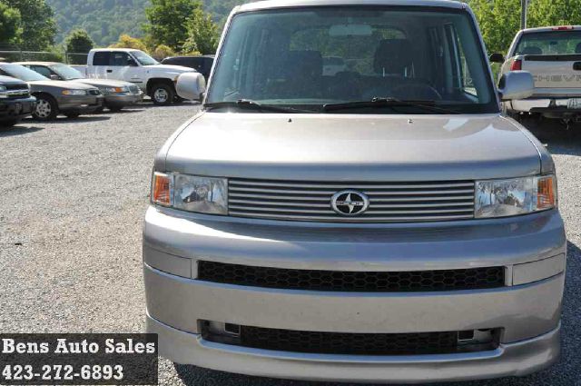 2005 Scion xB SW2