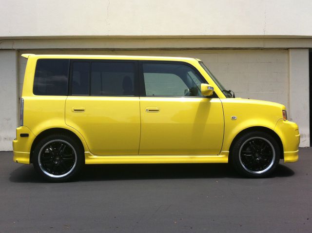 2005 Scion xB SW2