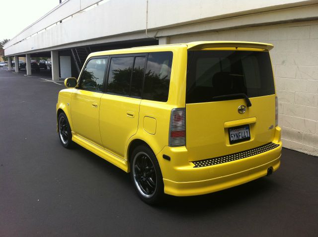 2005 Scion xB SW2