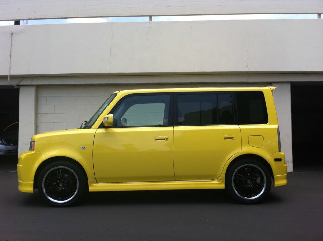 2005 Scion xB SW2