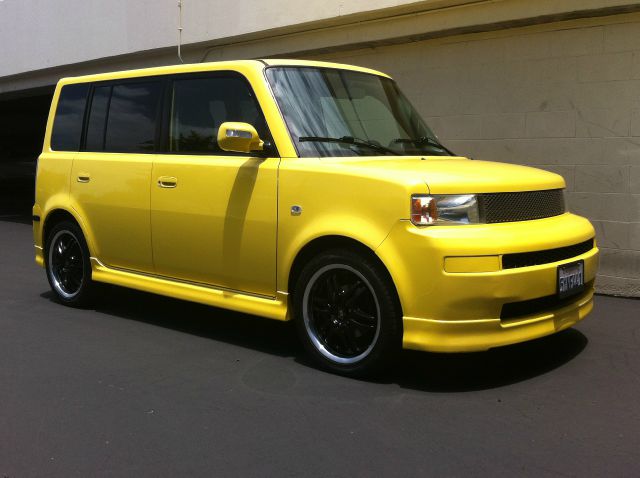 2005 Scion xB SW2