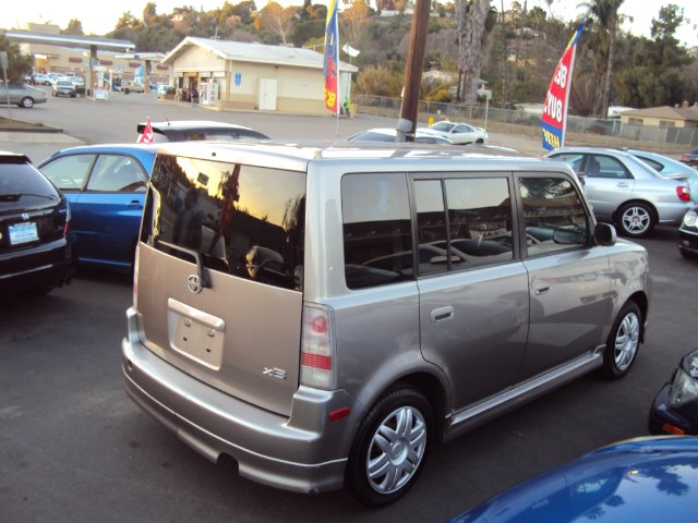 2005 Scion xB SW2