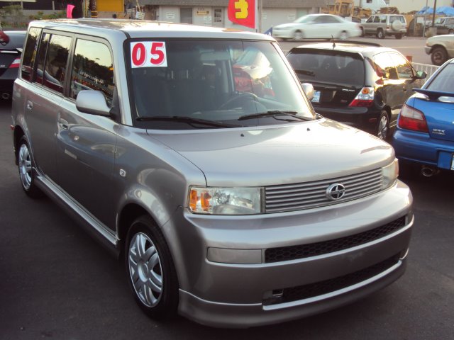 2005 Scion xB SW2