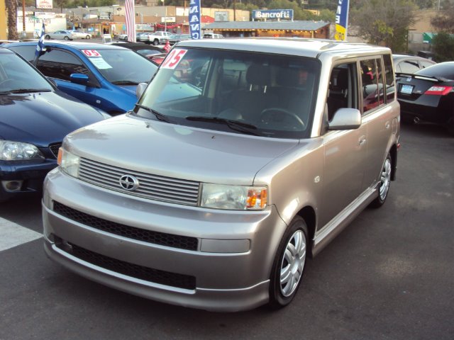 2005 Scion xB SW2