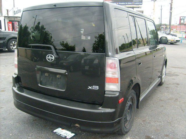 2006 Scion xB SW2