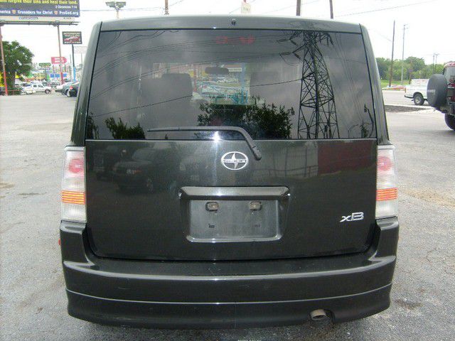 2006 Scion xB SW2