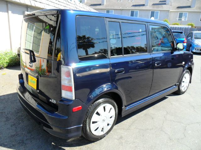 2006 Scion xB SW2