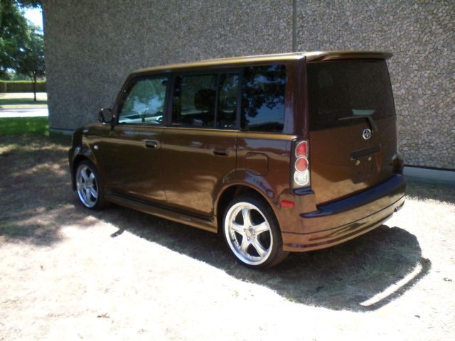 2006 Scion xB SW2