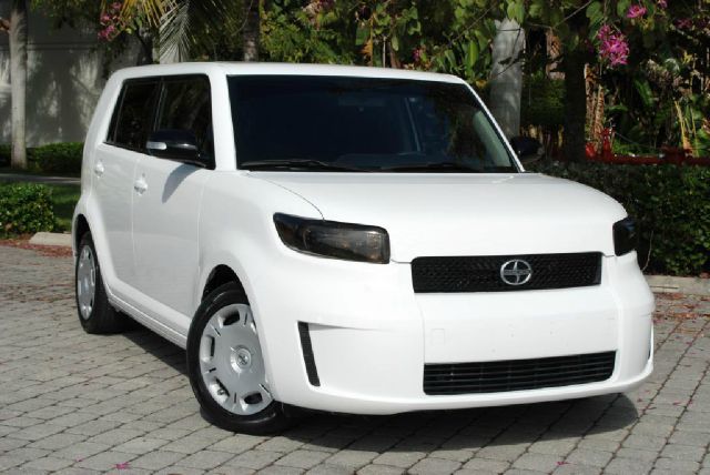 2010 Scion xB 1500 LS Ext. Cab Sportside