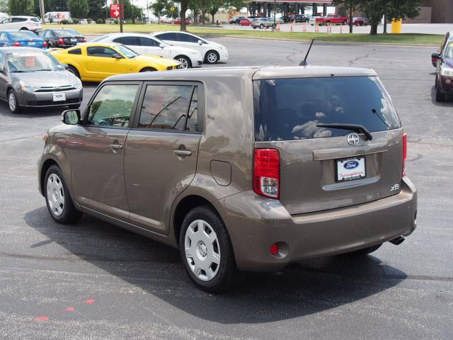 2012 Scion xB XLT Crewcab