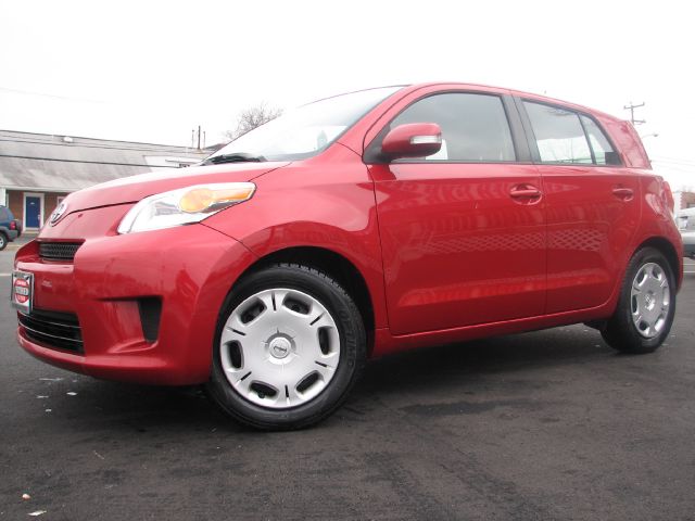 2009 Scion xD 4dr Sdn GLX V6 Auto